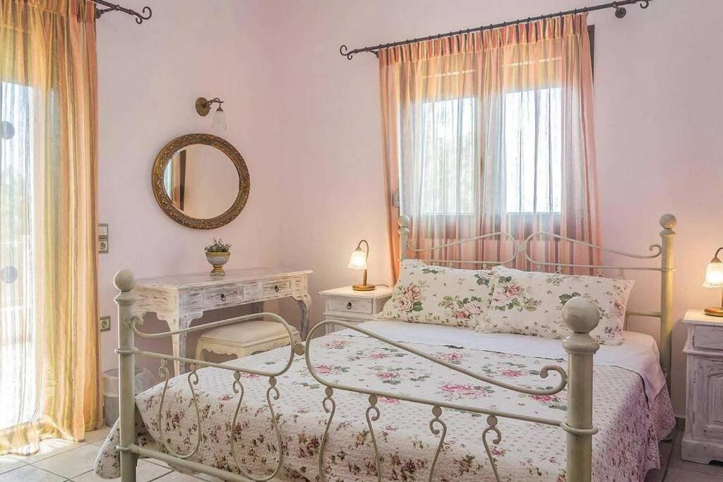 Villa Ouranos In Pefkias Skopelos Eksteriør billede